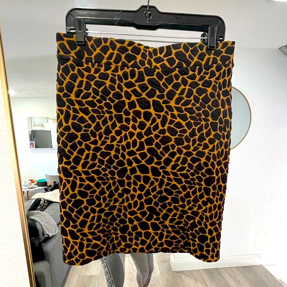 Classic cheetah print pencil skirt in size large